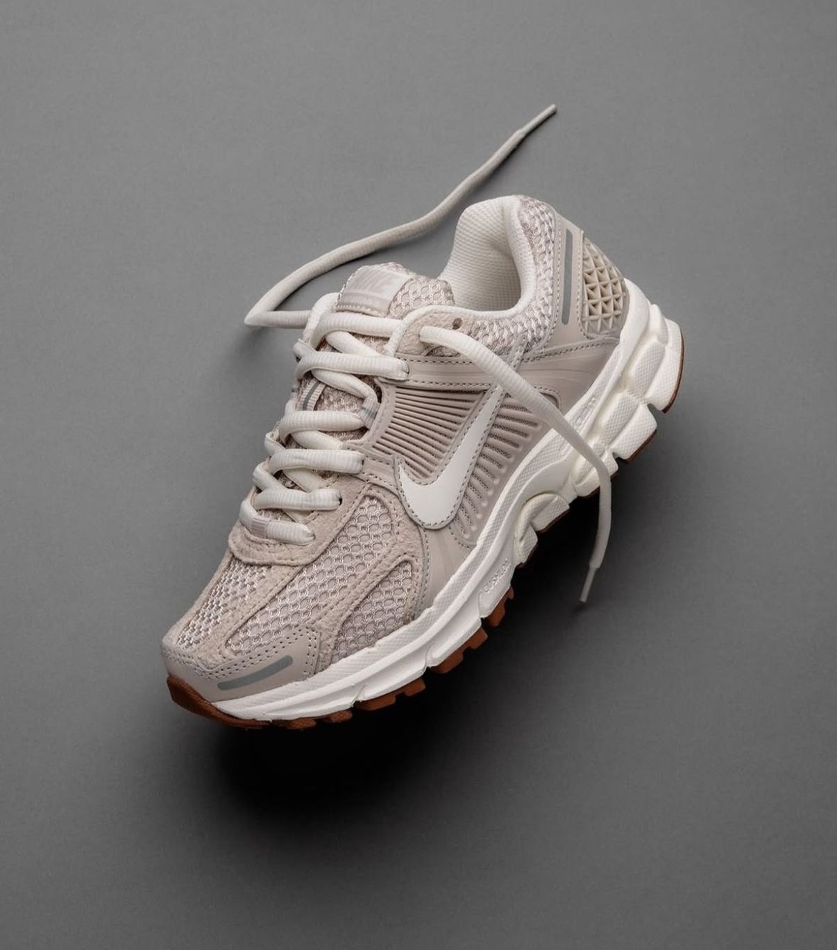 NIKE ZOOM VOMERO OREOWOOD BROWN