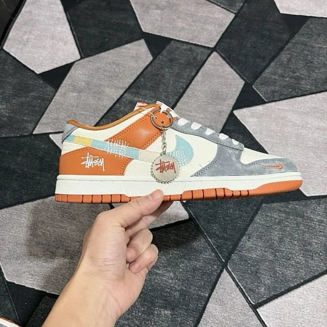 NIKE SB DUNK STUSSY