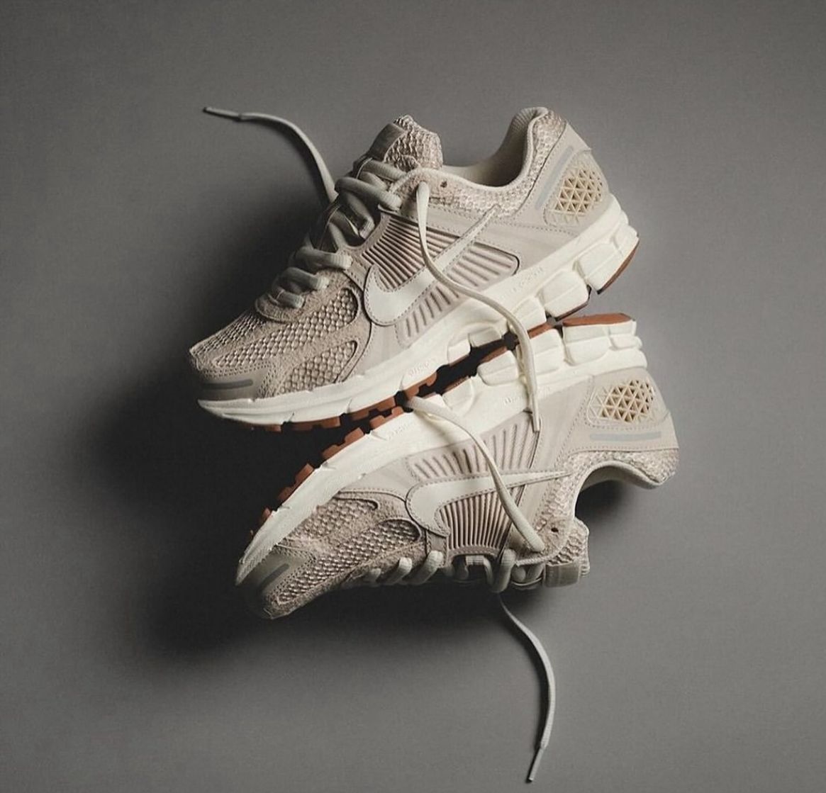 NIKE ZOOM VOMERO OREOWOOD BROWN