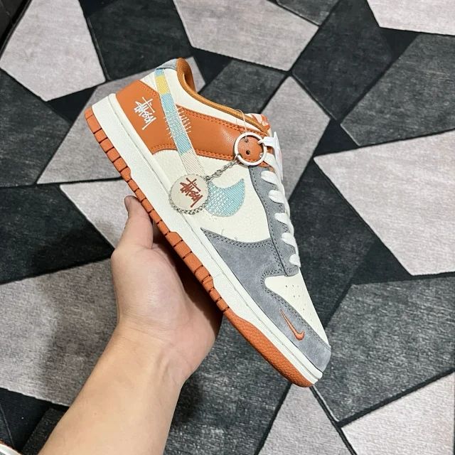 NIKE SB DUNK STUSSY